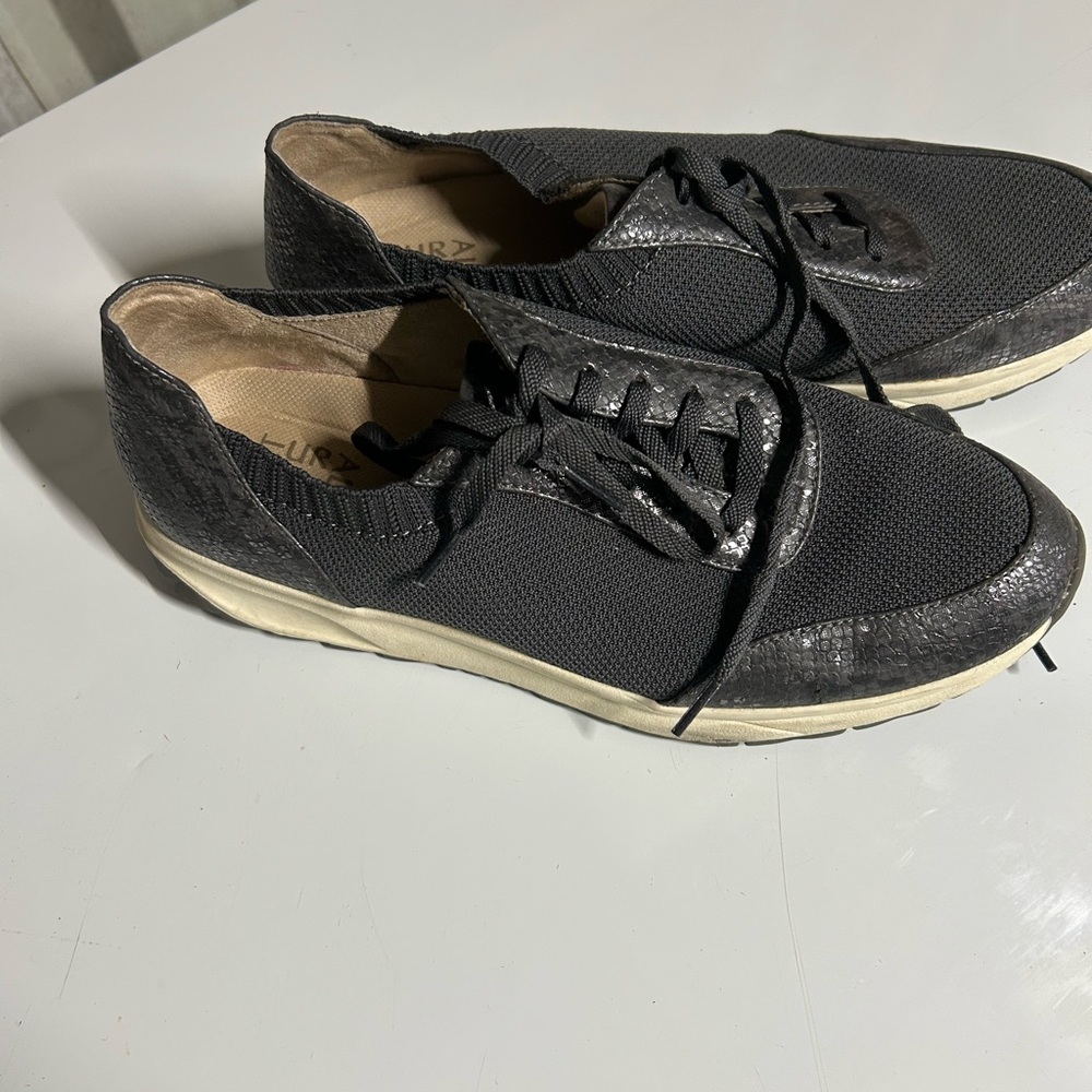 Naturalizer Deep grey & Beige Sneakers with imprint on leather